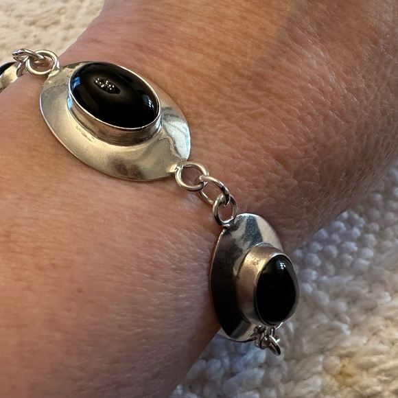Beautiful onyx and sterling silver bracelet. - Picture 2 of 6
